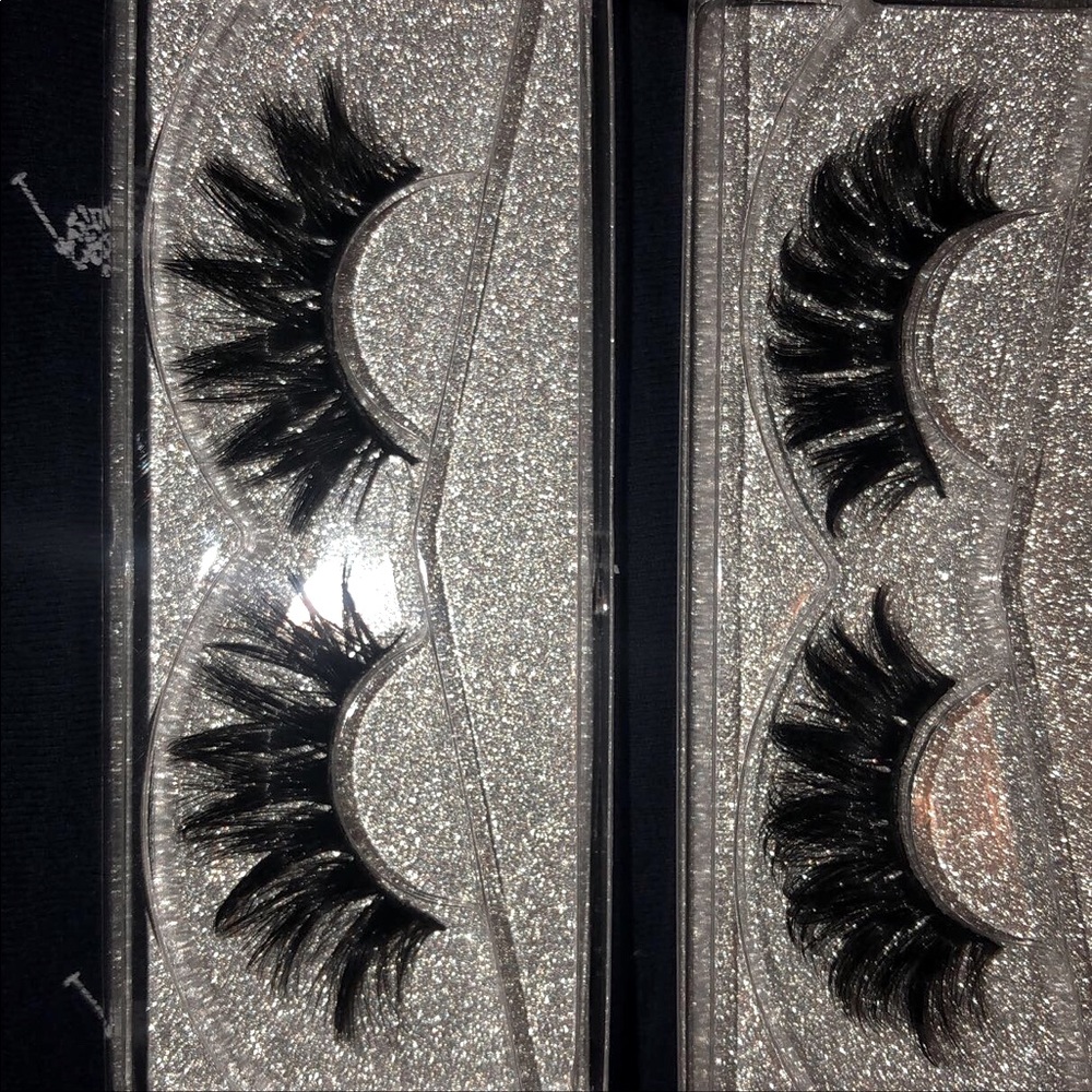 Eyelashes/ makeup